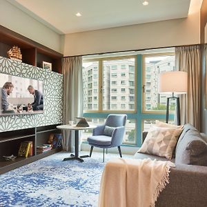 Deluxe One-Bedroom Apartment